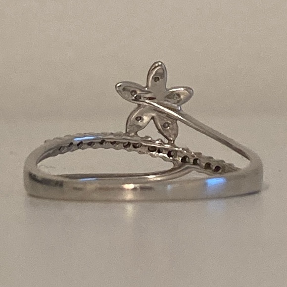 Solid 14k WG Diamond 5 Petal Flower Ring Fresh Fun - Picture 5 of 9